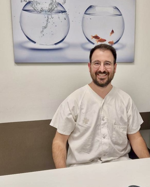 Dr. Xavier González